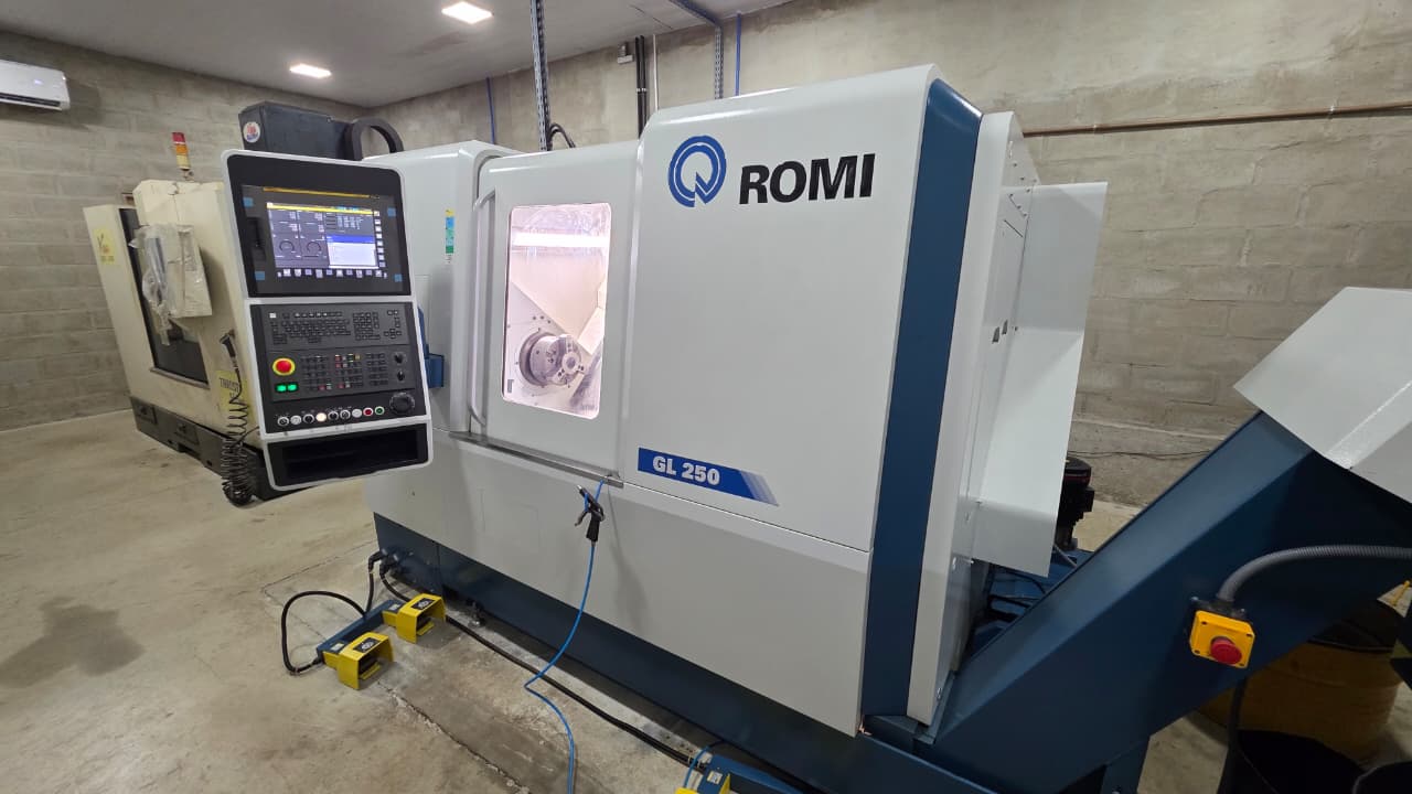 TORNO CNC ROMI GL250 T - ANO 2023 - 1200 HRS DE USO